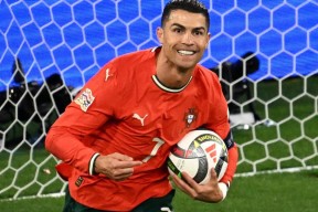 杜兰特巅峰对决，C罗与70激战美国队分钟，赛况扑朔迷离胜负难料！(世预赛直播在线观看中国对澳大利亚赛况)九游体育下载